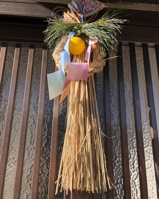 2024も今日で終わりですね！
今年もたくさんの方々にわっぱファームのお野菜を手にとっていただきました。本当にどうもありがとうございました。
今年は夏の猛暑で夏野菜の生育不良や秋冬野菜の種まきが暑すぎてなかなかできなかったりと難しい気候に悪戦苦闘した年でした。
しかし、その中で新しい方々との出会い、かけがえの仲間たちの存在に改めて感謝するとともに、自分たちのこれから進むべき道標を見出すことができました。

厳しい状況の中でも『美味しい！』という言葉に何より励まされ、パワーをいただき共に語り合い、成長できる存在がいてくれること、何より毎日元気で過ごすことができている事に心から感謝をした1年でした。
皆様本当にどうもありがとうございました。

不器用な私たち夫婦ですが、2025年は厳しい状況でも消極的にならずできない理由を探すのではなくできるようにするためにはどうすべきかと前向きに様々な事に笑顔で挑戦していきたいと思います。どうぞよろしくおねがいします！

皆様良いお年をお迎え下さい　
2024.12.31 わっぱファーム

#やまなし #無農薬野菜 #野菜 #収穫体験 #野菜でhappy #富士山の麓 #2024 #ありがとうございました #良い年をお迎えください #わっぱファーム